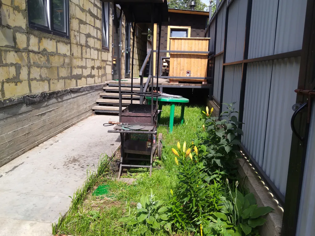 Уютная комната-студия в частном доме