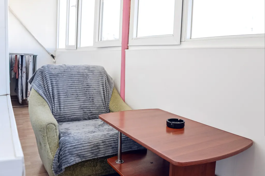 Двушечка возле Леруа