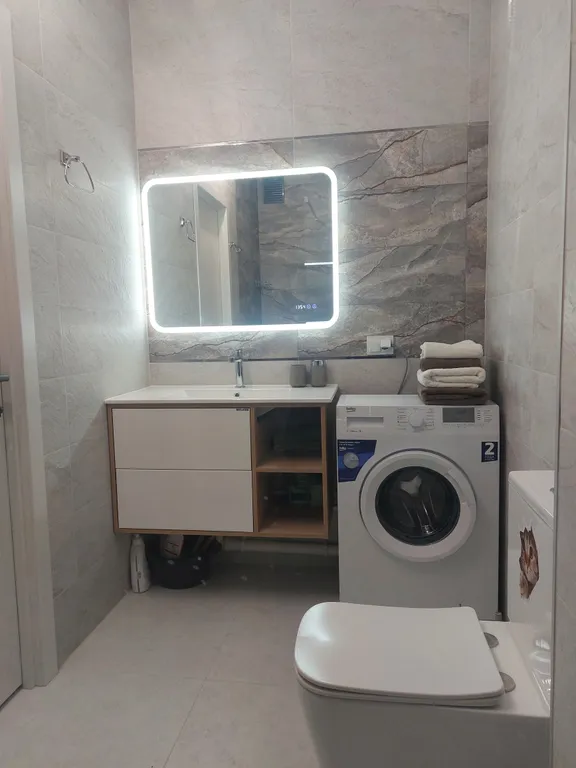 Новая, стильная 2-евро квартира на 22-м этаже с видом на город