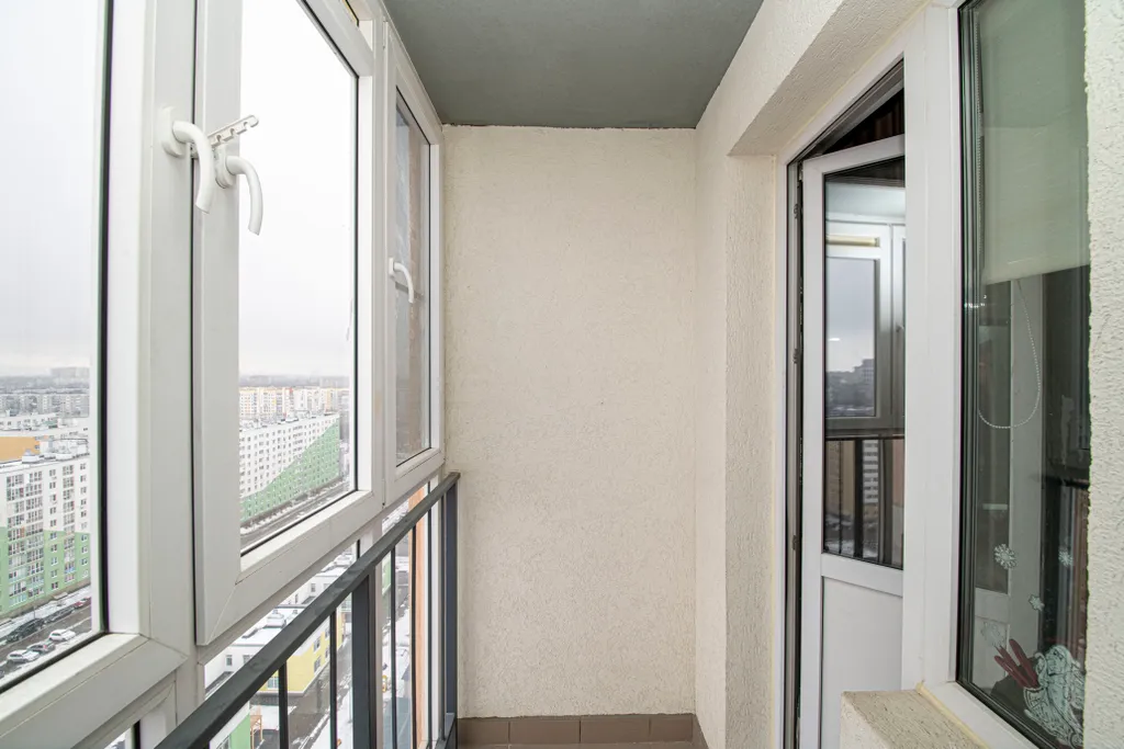 Видовая квартира-студия на 17 этаже рядом с озером