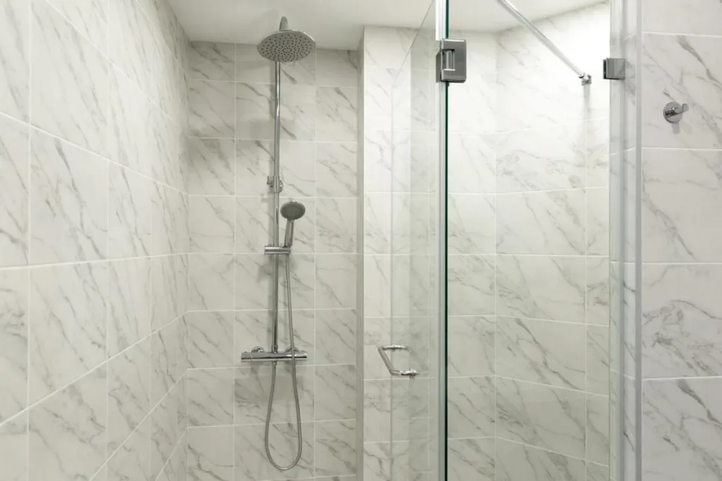 Белоснежный люкс с джакузи у Гринвича