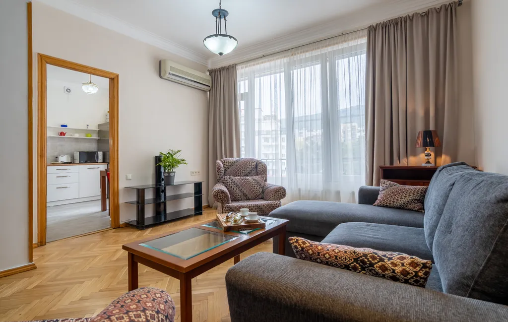 Просторный апартамент возле парка в центре Ваке