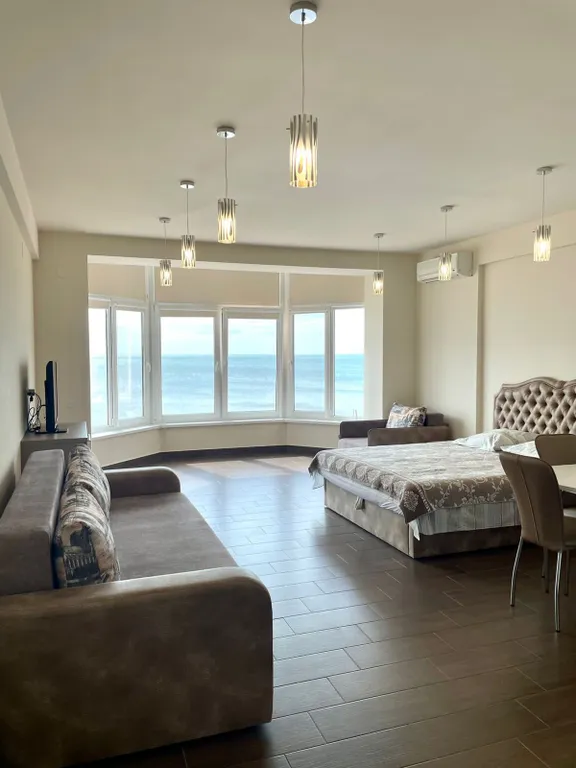 Эллинг на берегу моря