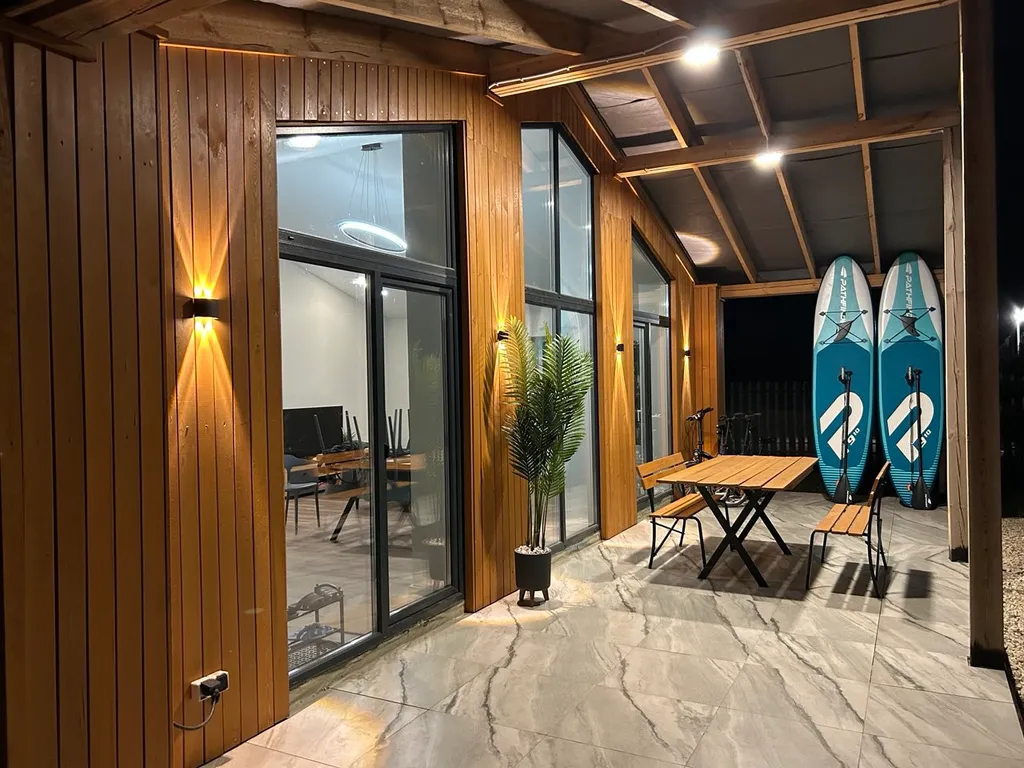 Эко-дом у озера с чаном, сауной и бильярдом