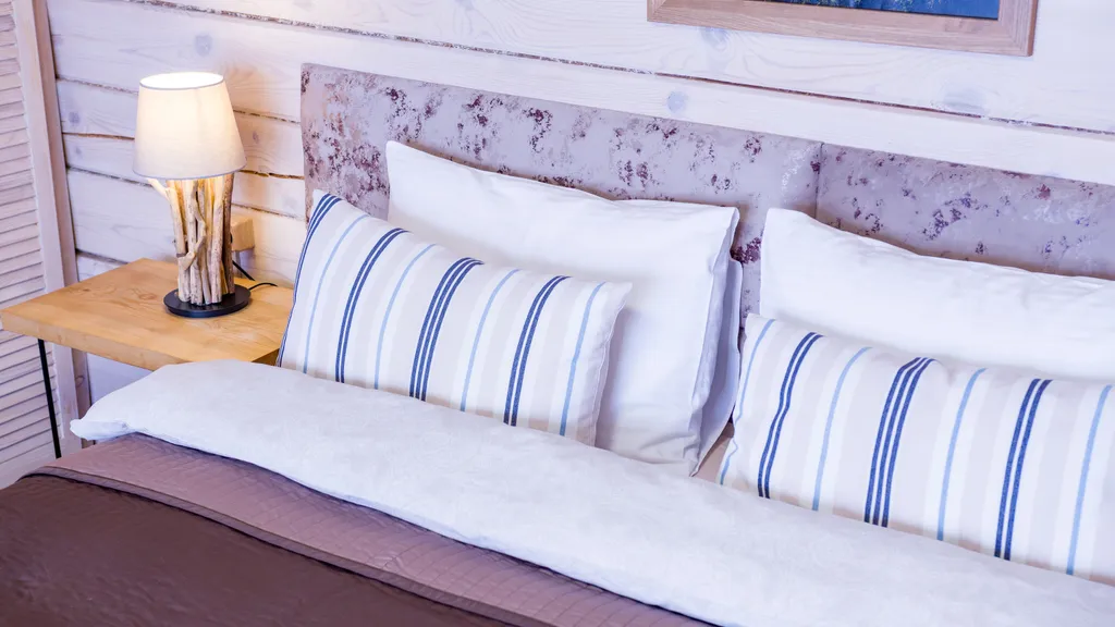 Дом на берегу озера