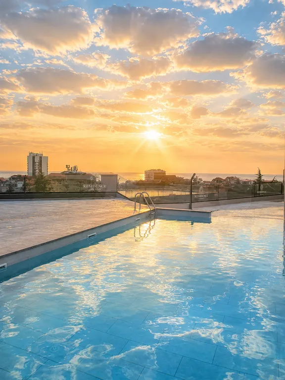Стильная студия с панорамным видом на море