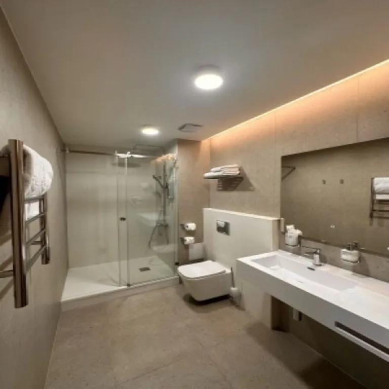 Люкс комфорт с двухспальной кроватью