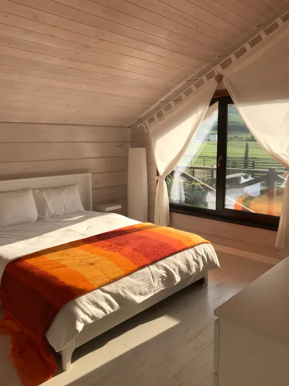 Коттедж Дом для отдыха Mеdley с домашним кинотеатром, террасой и джакузи — Гончарное