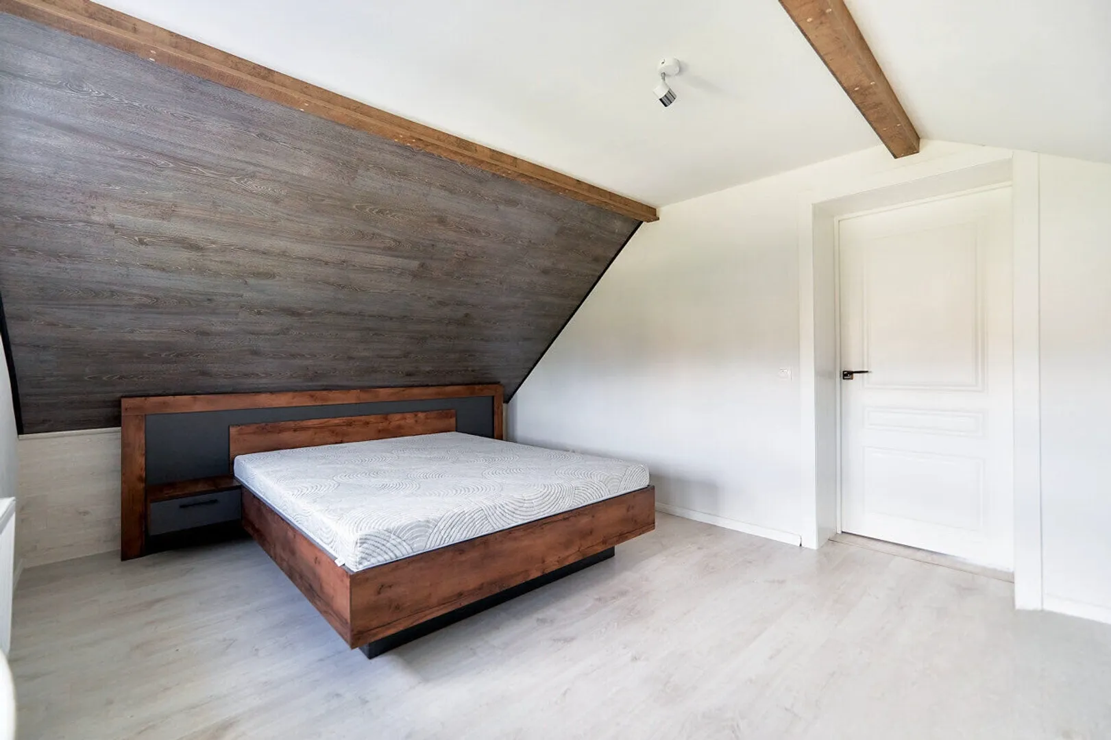 Комната с двухместной кроватью