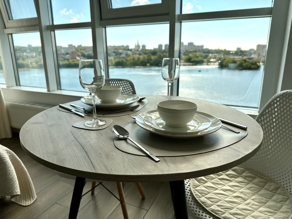 Студия с шикарным панорамным видом на набережную и реку Свияга