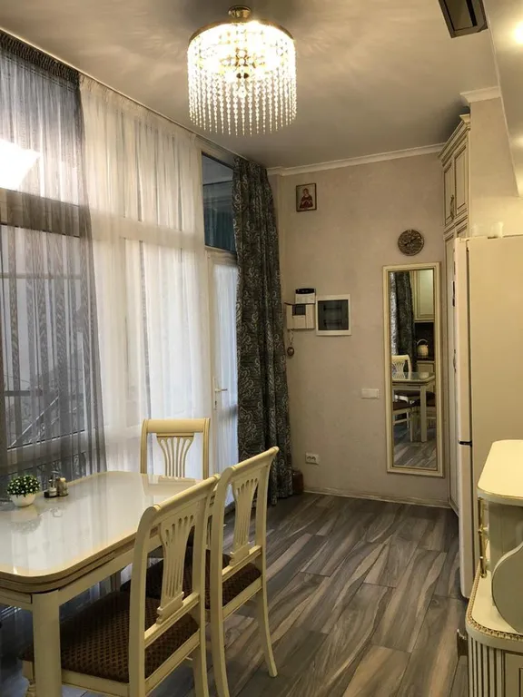 Коттедж Дом с двориком для вас и парковка — аренда посуточно в Алушта