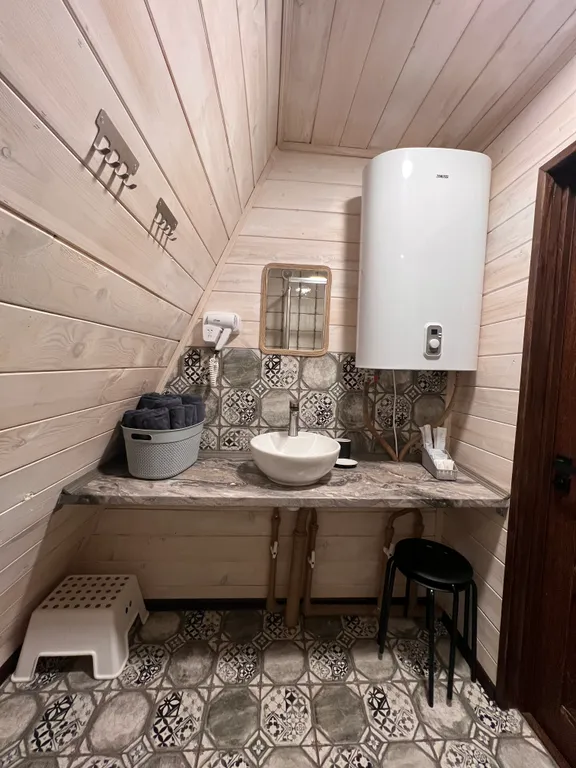 Коттедж Ёлки  Уютный домик шалаш в лесу — Архыз