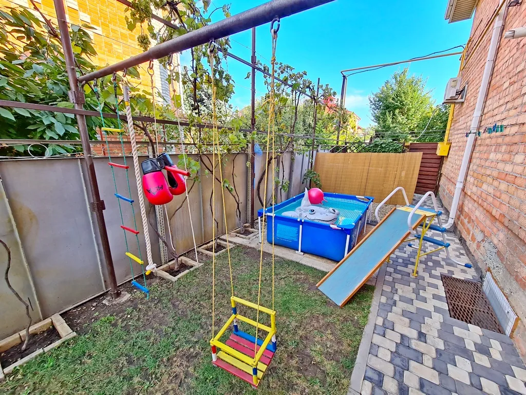 Коттедж у моря, детская территория, костровая чаша, до 11 человек.