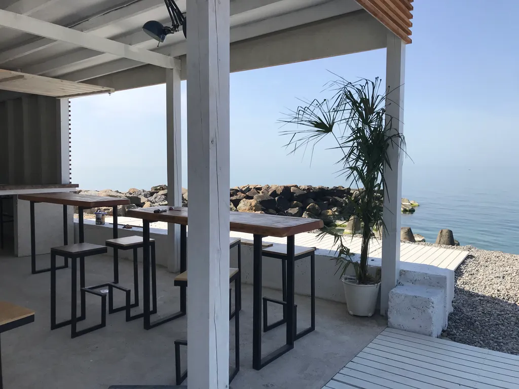 Половина дома с отдельным входом, с садом на берегу Чёрного моря