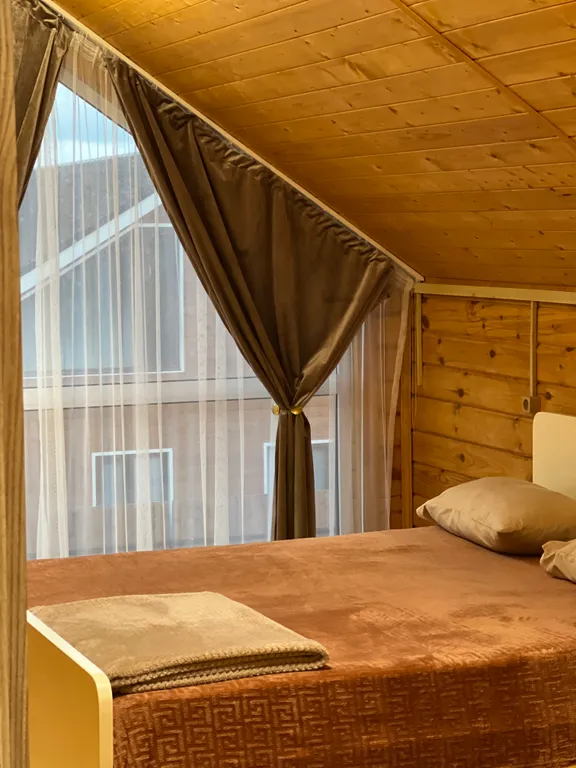 Деревянный коттедж на берегу Каспийского моря