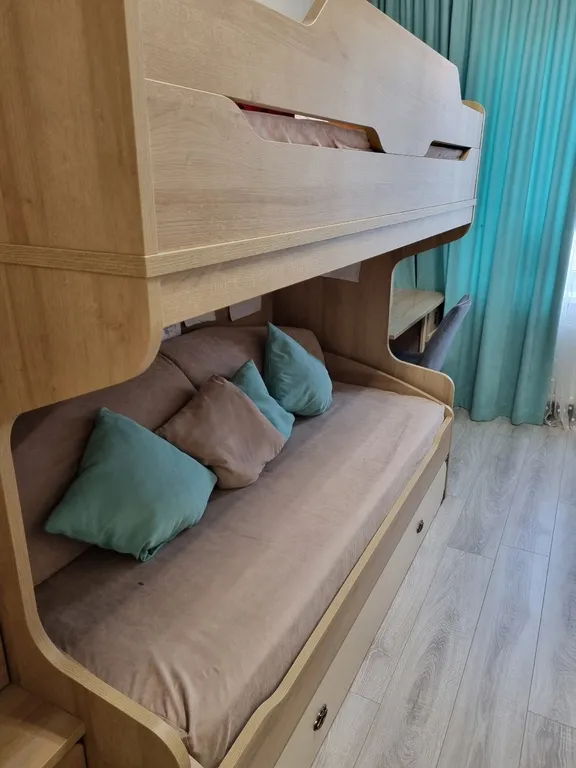 Уютный уголок около лесного озера