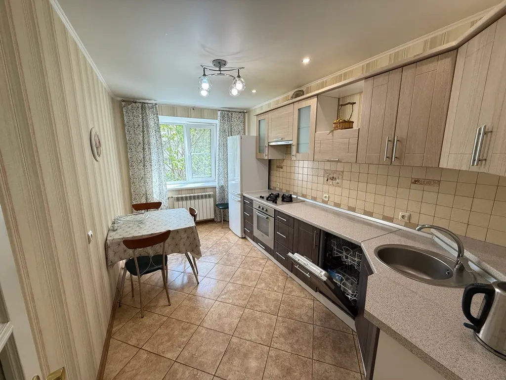 Трёхкомнатная квартира на Пл. Победы