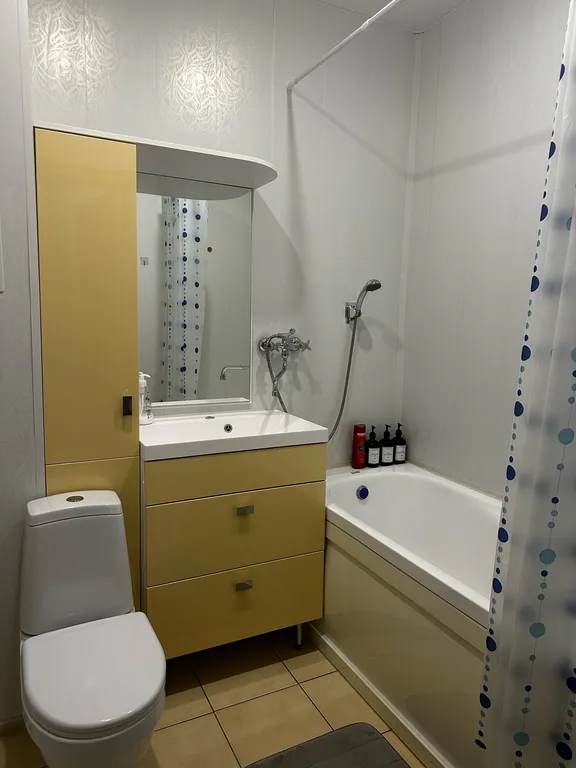 Квартира-студия с новой кроватью и кондиционером