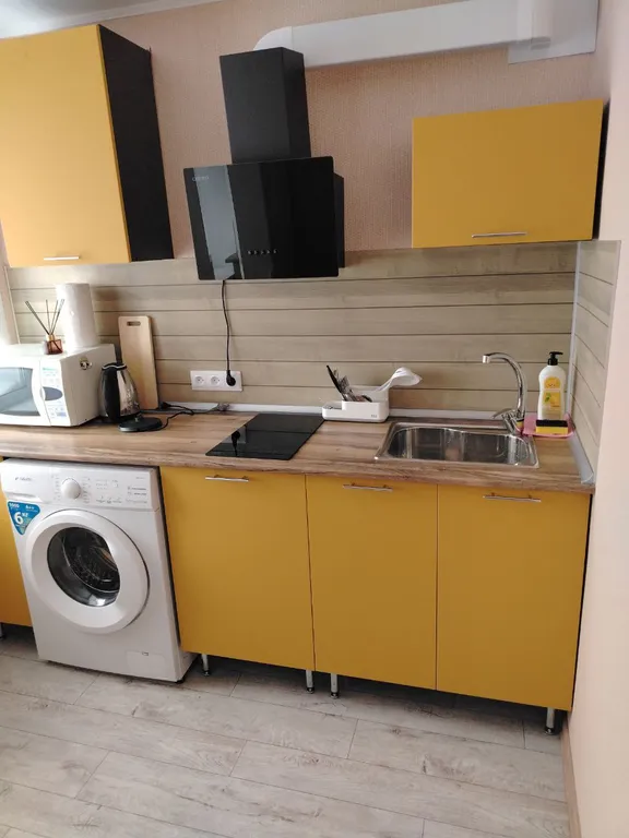 Просторная трехкомнатная квартира с видодом на море и парк маяк