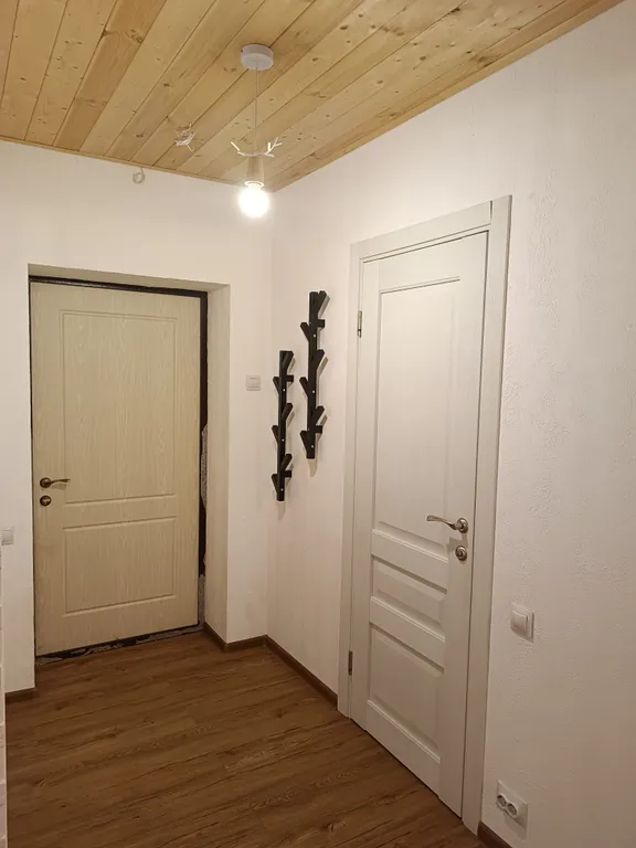 Дом в лесу у озера