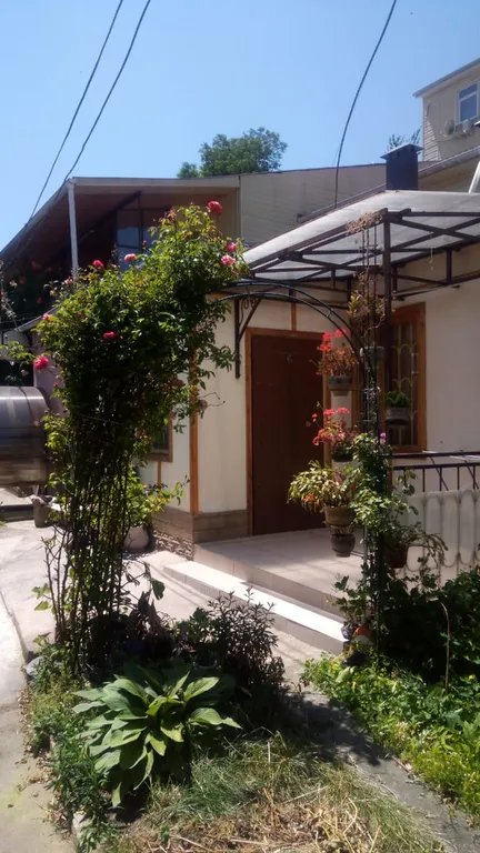 Коттедж Домик в тихом центре у Колоннады и Нарзанной галереи — аренда посуточно в Кисловодск