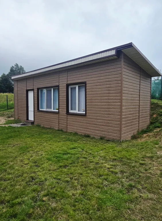 Уютные домики на берегу озера