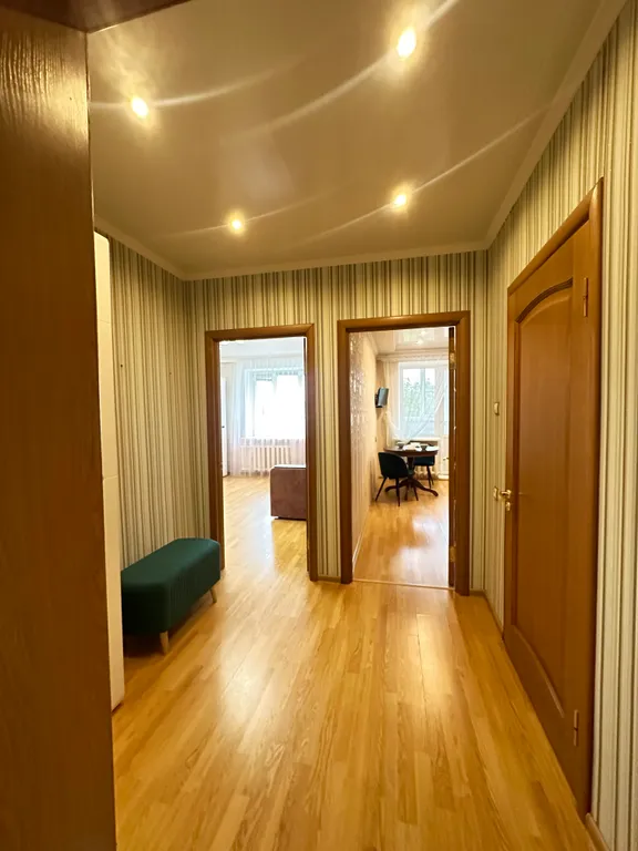 Элитный дом с живописным прудом во дворе