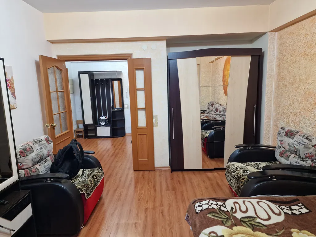 В новостройке на 11ом этаже с большой кухней и видом на плотину ГЭС!