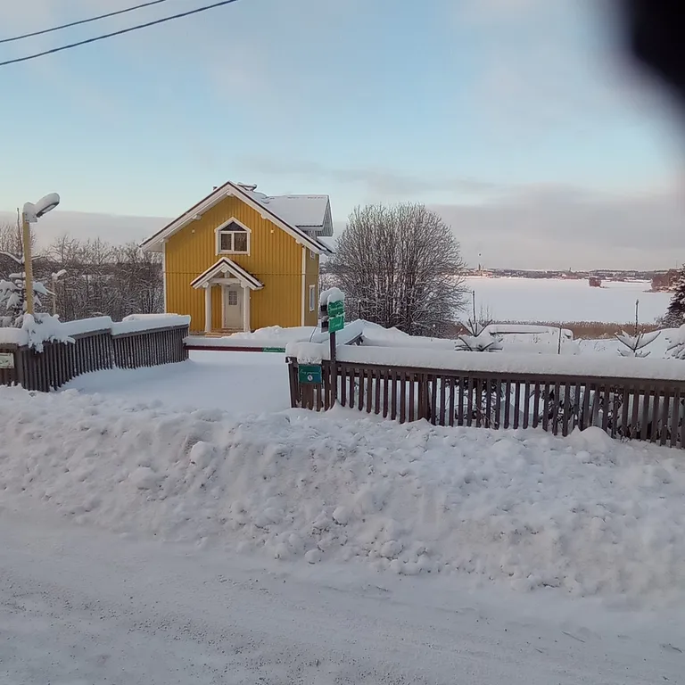 Современный дом на берегу Ладоги