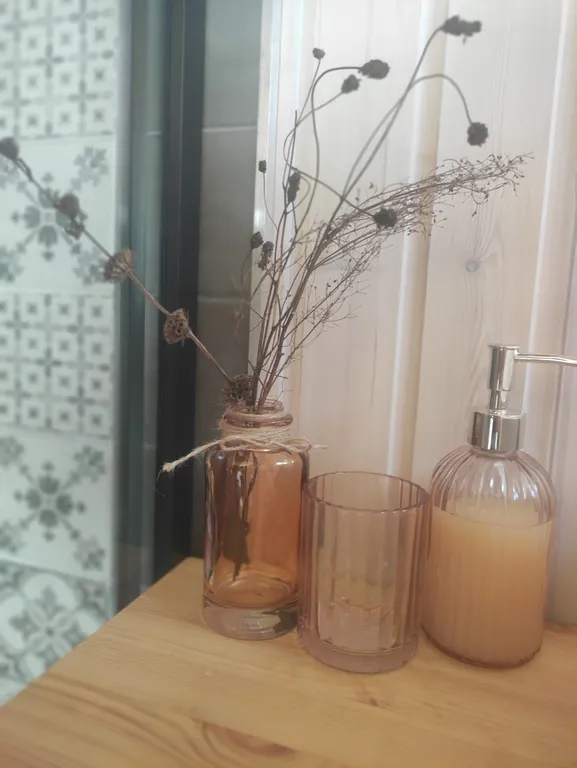 Уютный Сканди домик с видом на холмы, Баня с чаном