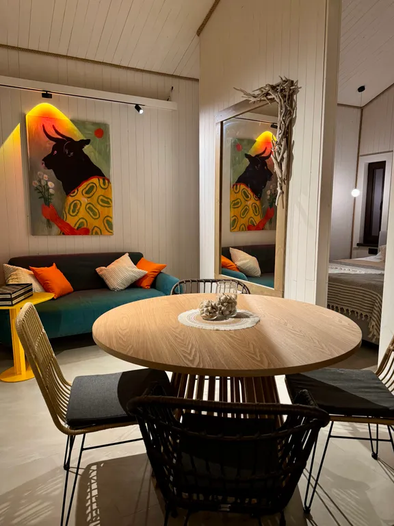 Дом в Абхазии у Черного моря (Му с цветами)