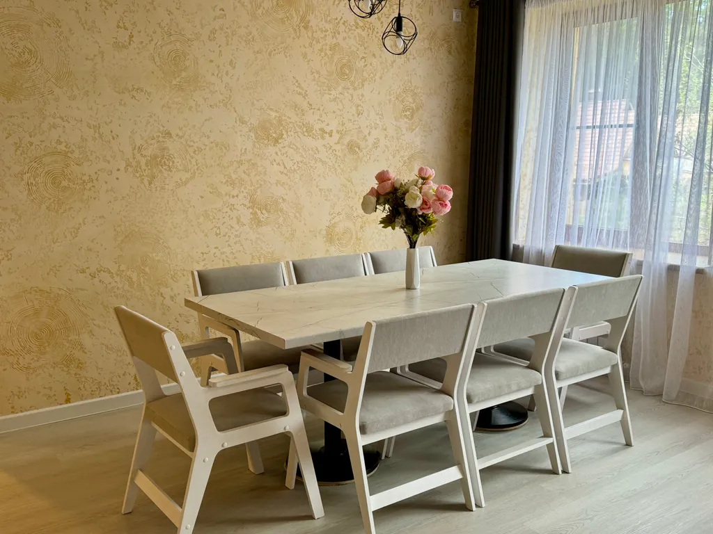 Дом с прудом у леса с хвойным оазисом в 3 км от ГЛЦ Абзаково до 8 гос.