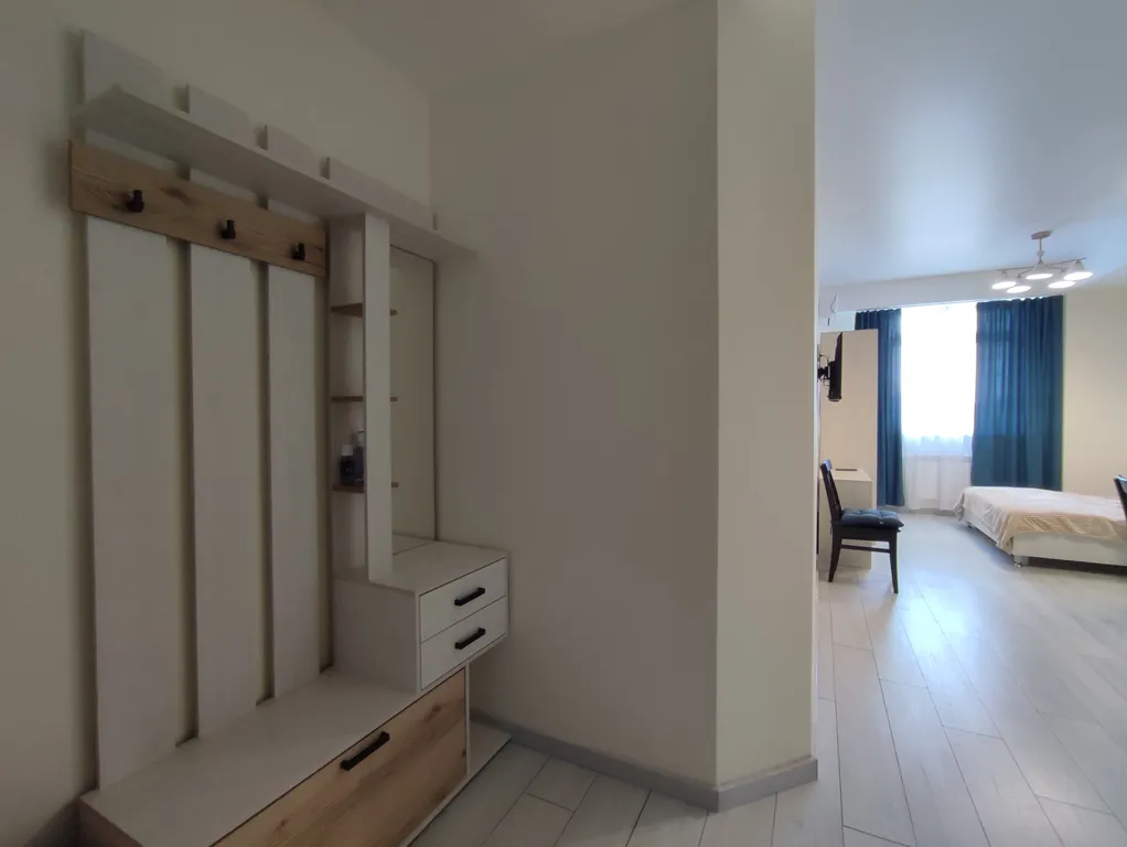 Современная студия с видом на море возле Дендрария