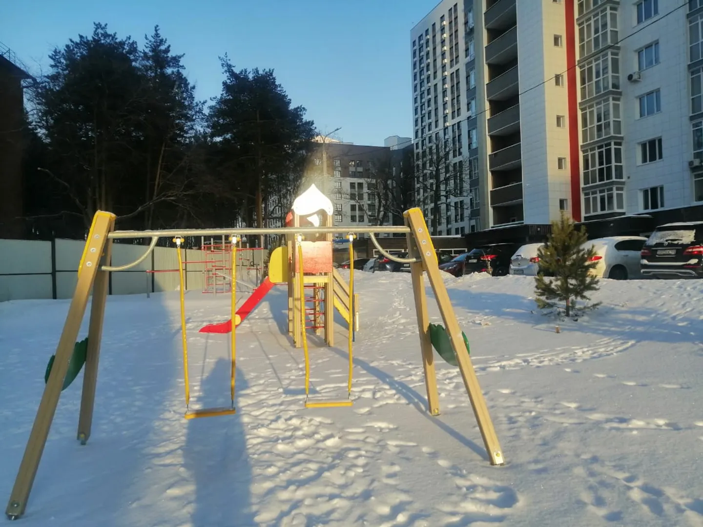 Во дворе