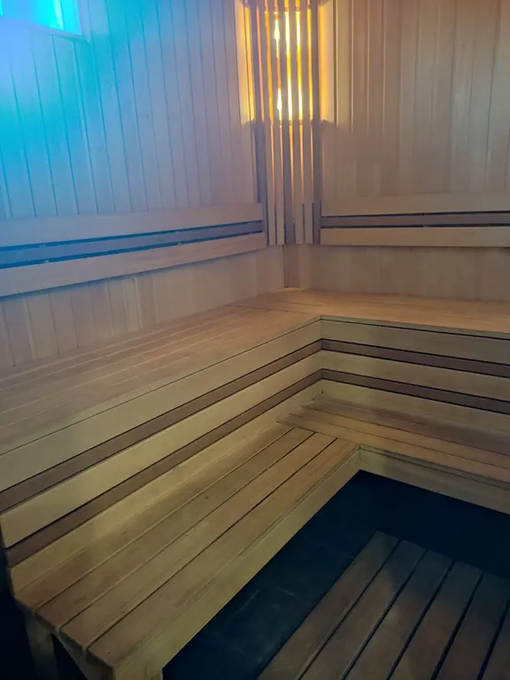 Большой 2х этажный  вместительный дом 270кв.м