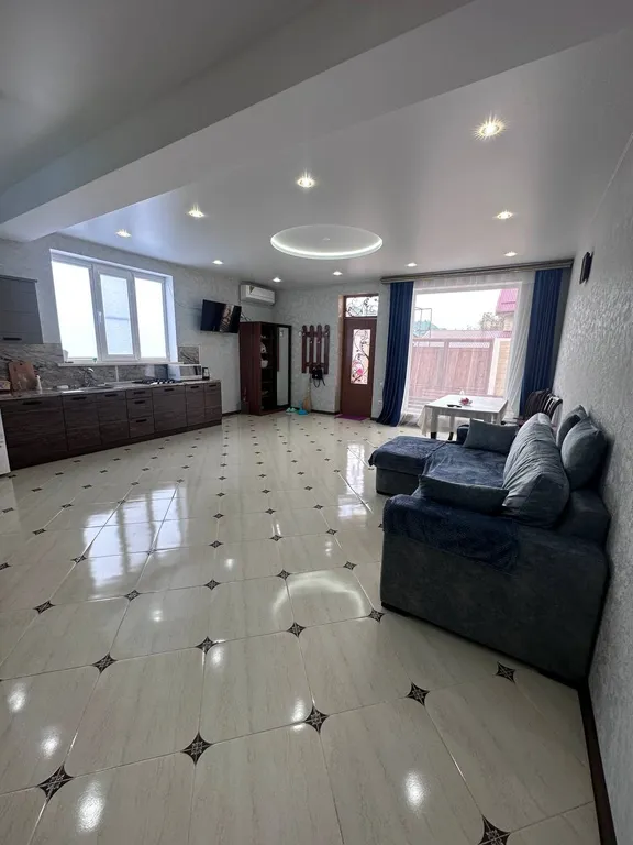 Просторный дом у моря