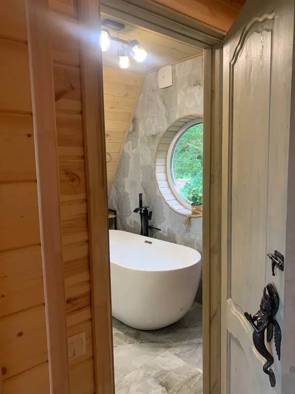 Домик с видом на лес