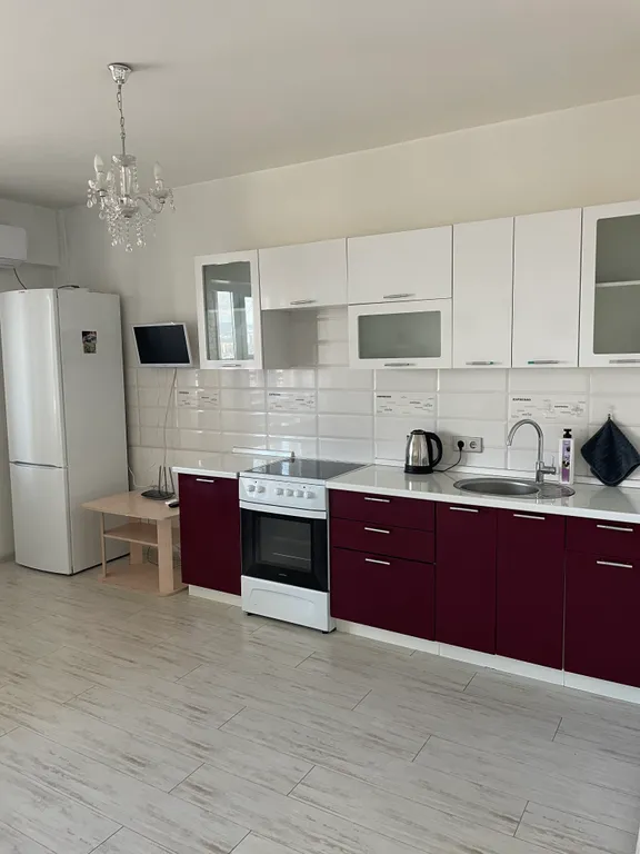 Крупногабаритная студия с высокими потолками в элитном доме