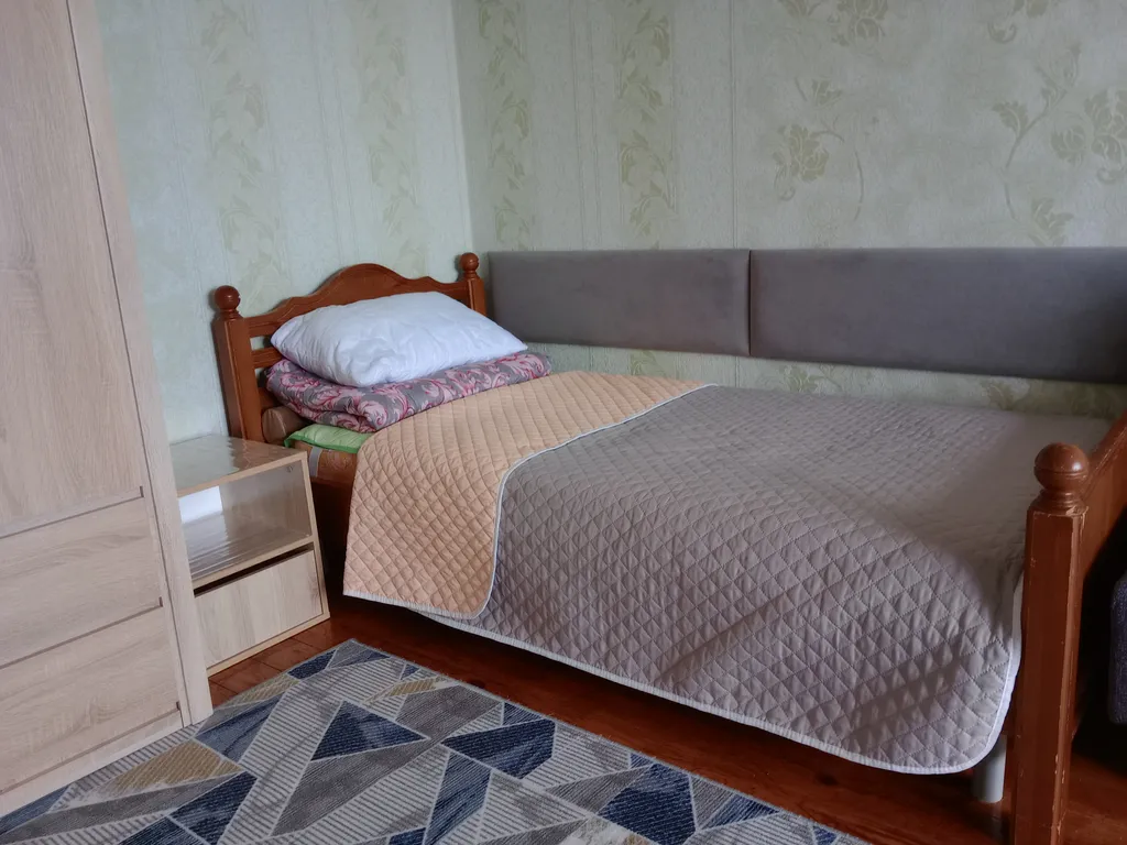 Комфортная 2-комнатная квартира с маленьким парком во дворе