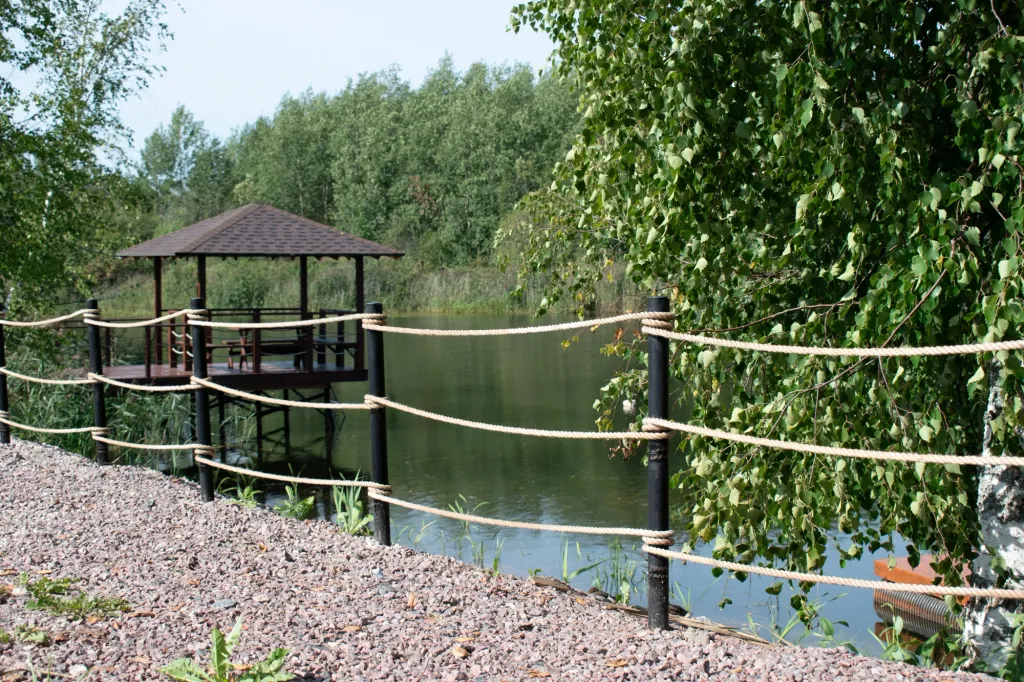 Дом на берегу озера