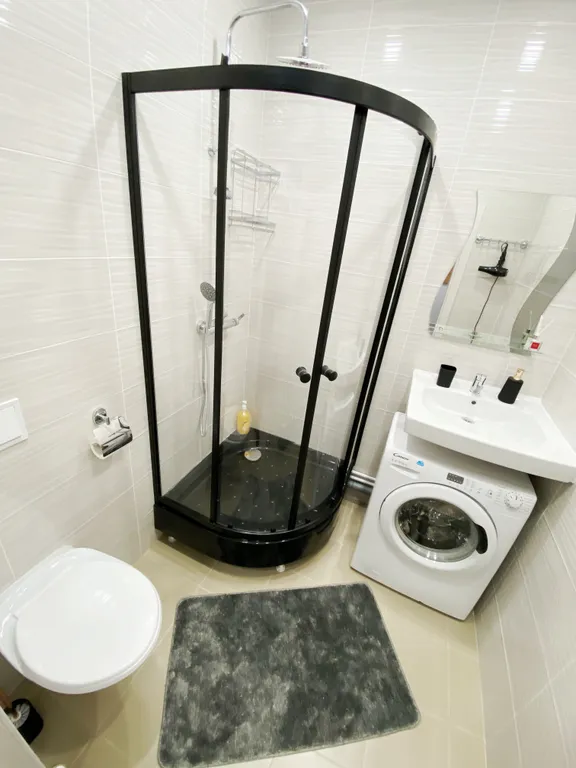 Студия со свежим ремонтом в тихом районе