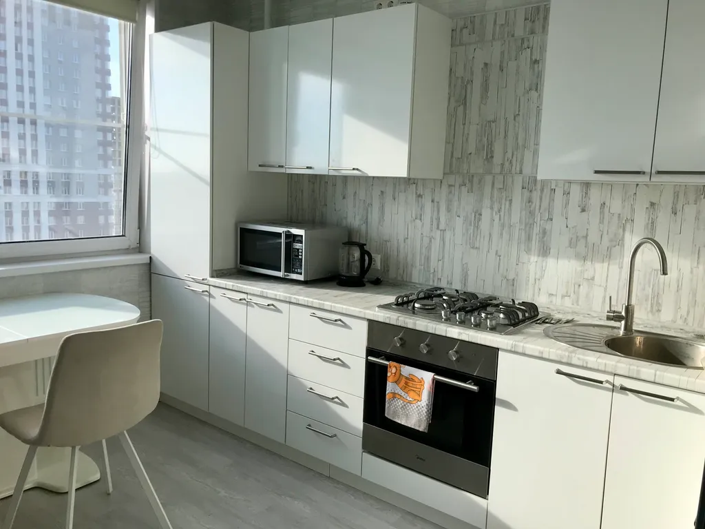 Уютная светлая однушка с панорамным видом рядом с Академией тенниса