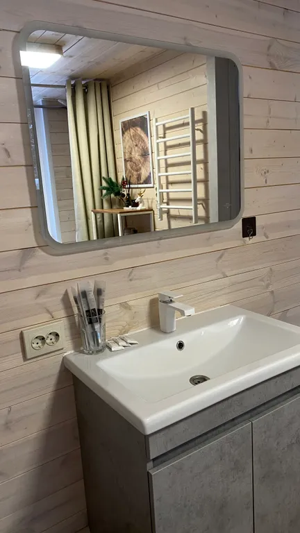 Дом с чаном среди соснового леса