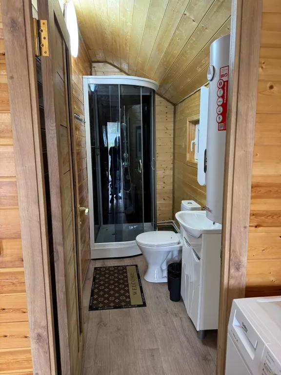 Уютный домик на озере