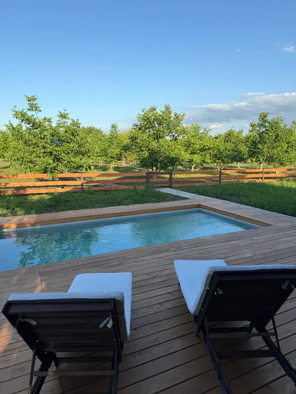 Коттедж Двухкомнатный дом-шале с теплым бассейном и террасой — Динская