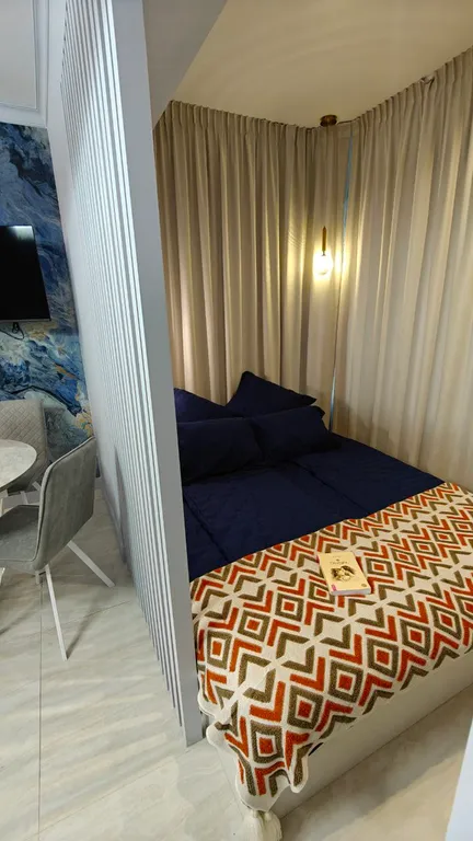 Новые уютные просторные апартаменты с открытым балконом возле моря