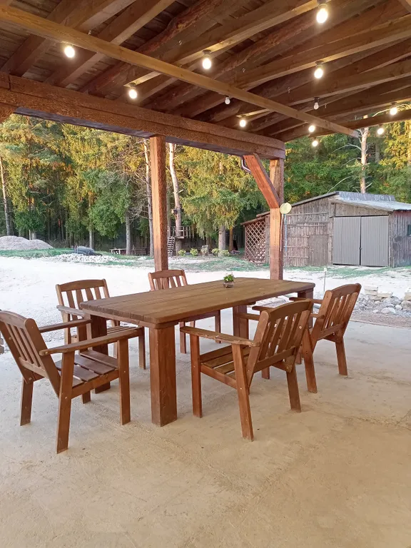 Уютный дом у леса