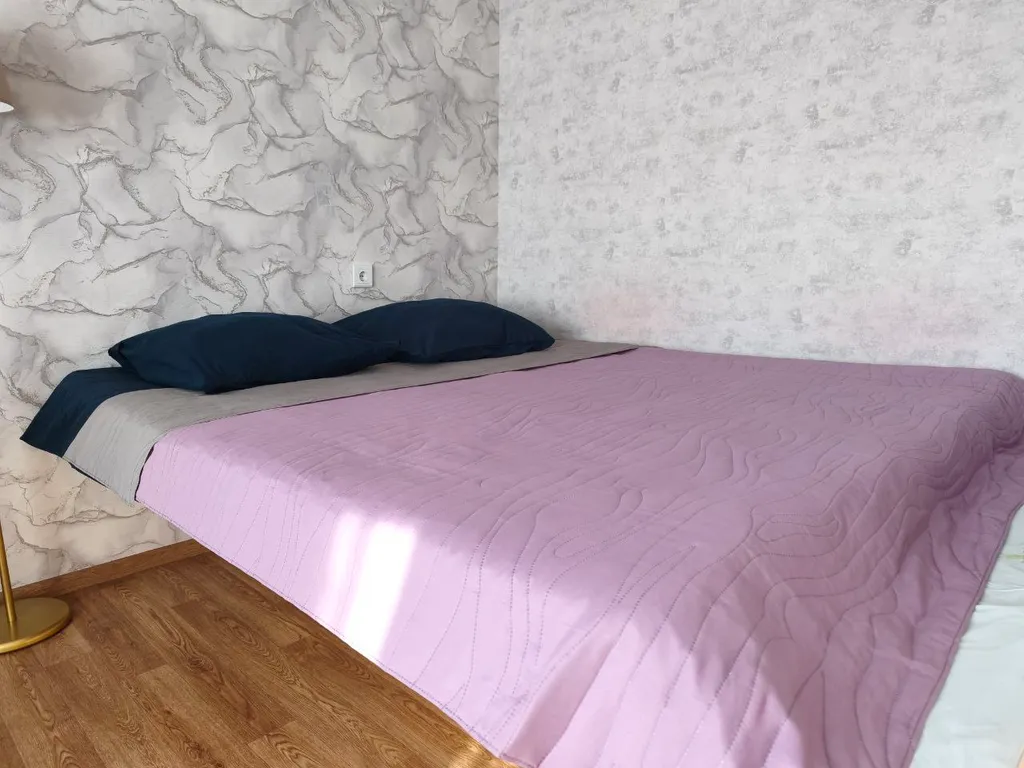 Уютная квартира с огромной кроватью на Металлургов