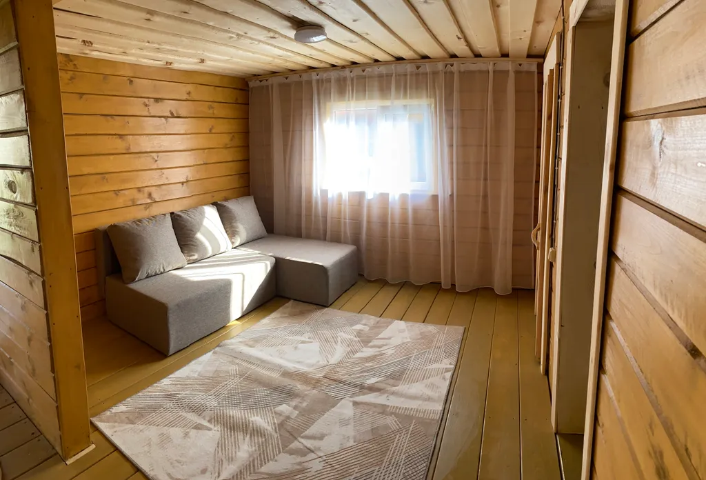 Коттедж Уютный четырёхместный деревянный домик — аренда посуточно в Ая