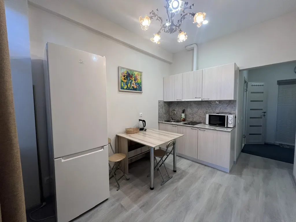 Студия с террасой, отдельной кухней и ванной